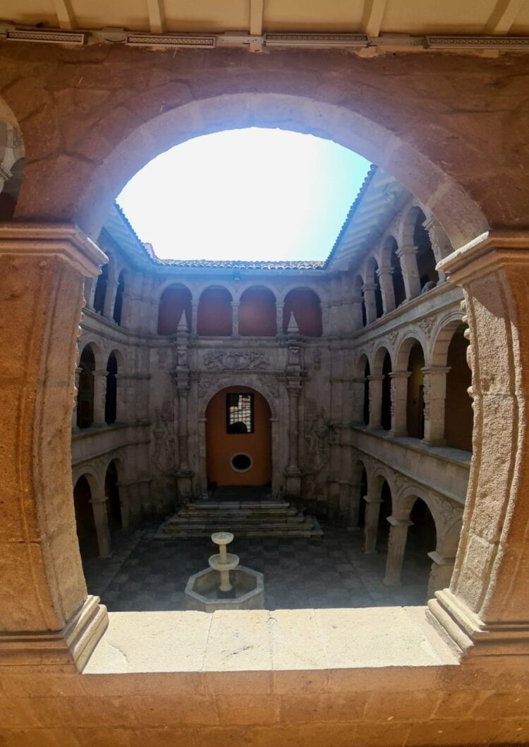 Imagen del patio del Museo Nacional de Arte. Foto: MNA.