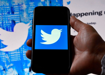 Musk y Twitter, en un melodrama que posiblemente termine con la compra de la red social de parte del magnate. Foto: AFP.