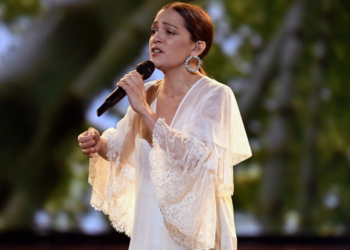 La cantante mexicana Natalia Lafourcade actúa en los Premios Grammy el 10 de febrero de 2019 en Los Ángeles. Foto: AFP.