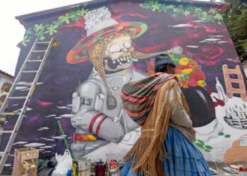 Uno de los murales que pueden verse en el Cementerio General. Foto: Archivo La Razón.