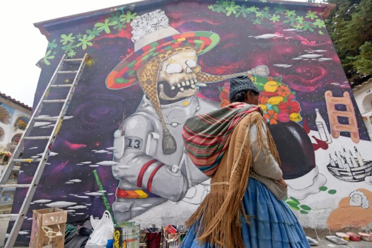 Uno de los murales que pueden verse en el Cementerio General. Foto: Archivo La Razón.
