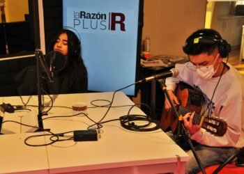 La cantante Nia Cole y el guitarrista Fabricio Aguilar. Foto: Oswaldo Aguirre.