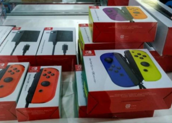 Unos accesorios de la consola de videojuegos Nintendo Switch. Foto: AFP.