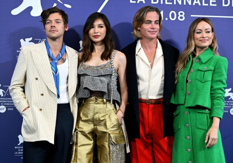 El elenco de la película 'No te preocupes, cariño' ('Don't Worry darling'), en el Festival de Venecia. Foto: AFP.