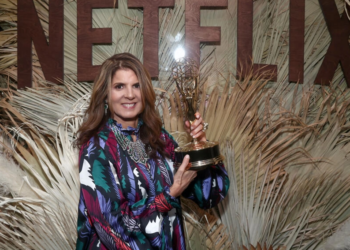 Nora Felder, coordinadora musical de la serie televisiva 'Stranger Things', asiste a una fiesta de los premios Emmy el 4 de septiembre de 2022 en Los Ángeles. Foto: AFP.