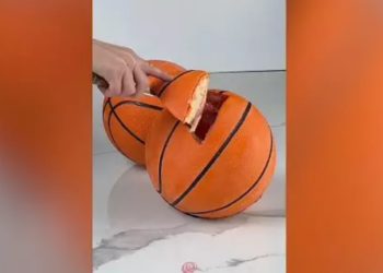 Un pastel en forma de balón de básquetbol, hecho por la repostera. Captura: Videlo.