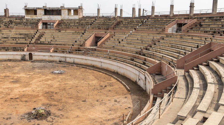La plaza de toros de Luanda, abandonada, Foto: AFP.