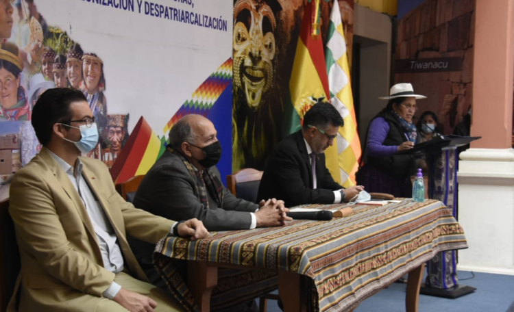 La ministra de Culturas, Sabina Orellana, en el lanzamiento de los Premios Alba. Foto: Ministerio de Culturas.