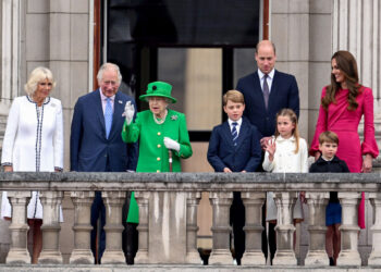 La reina Isabel II, en el cierre del Jubileo de Platino, en Londres. Foto: AFP.