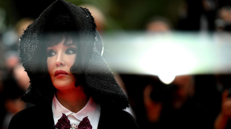 La actriz francesa Isabelle Adjani, el 22 de mayo de 2022 en el Festival de Cine de Cannes, en Francia. Foto: AFP.