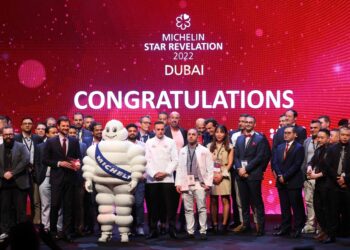 Chefs y propietarios de restaurantes durante una ceremonia de selección 2022, de la Guía Michelin Dubái. Foto: AFP.
