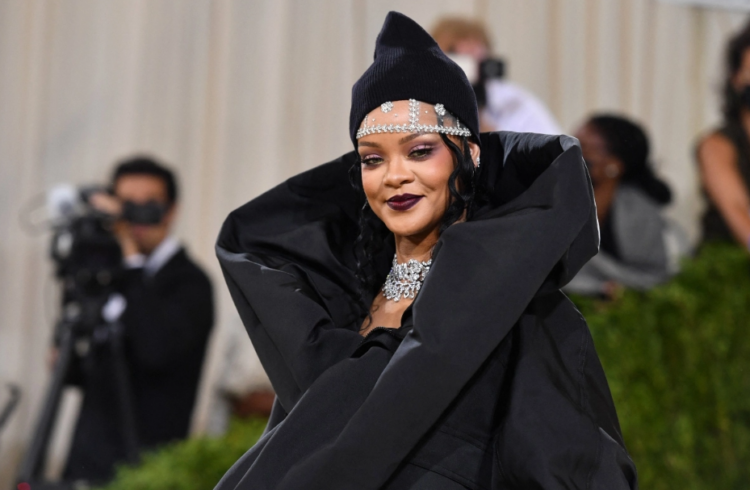 Rihanna, alejada de los escenarios, reaparecerá como la atracción del show de medio tiempo del Super Bowl. Foto: Especial.