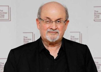 El escritor Salman Rushdie, recientemente atacado en un evento en Nueva York. Foto: AFP.
