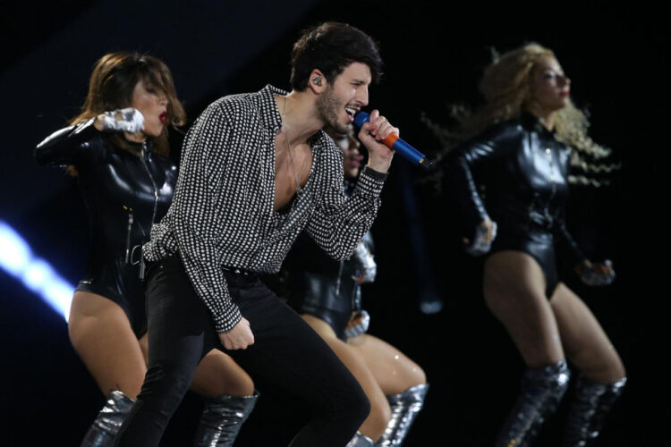 El artista colombiano, en un concierto que es parte de su reciente gira. Foto: AFP.
