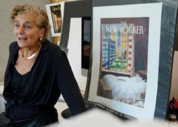 La directora artística de The New Yorker, Françoise Mouly, rinde homenaje a Sempé durante una entrevista. Foto: AFP.