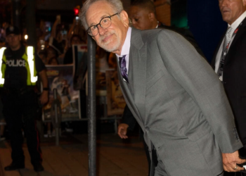 Steven Spielberg presentó su largometraje más personal, "The Fabelmans", en el Festival Internacional de Cine de Toronto. Foto: AFP.