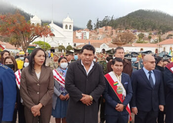 La Delegación para el Bicentenario saludó a las autoridades departamentales en homenaje a la ciudad de Sucre. Foto: ABI.