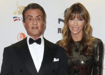 Sylvester Stallone y su esposa, Jennifer Flavin, en una cena en honor del actor celebrada durante el festival de cine de Cannes, en mayo de 2019. Foto: Cordon Press.