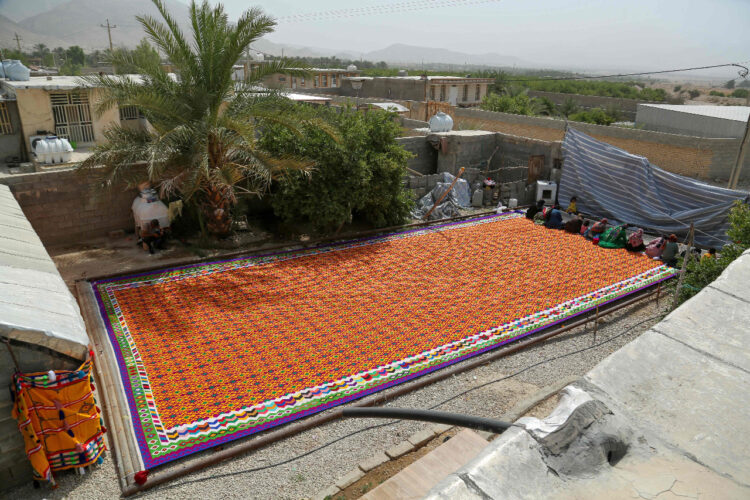 El kílim más grande del mundo, tejido en Irán. Foto: AFP.