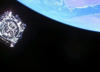 El telescopio espacial James Webb, después de su lanzamiento el 25 de diciembre de 2021. Foto: AFP.