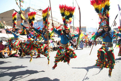 La danza de los Tobas en la pasada gestión de la entrada universitaria. Foto: archivo La Razón.