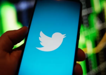 Logo de Twitter en un smartphone. Foto: Getty Images.