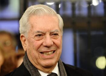 Vargas Llosa, Premio Nobel de Literatura en 2010, fue votado como nuevo Inmortal, apodo de los miembros de la Academia Francesa. Foto: AFP.