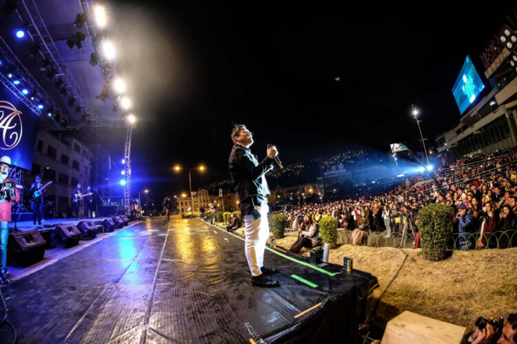 El cantante chileno Américo, en la verbena de 2019. Foto: Archivo La Razón.