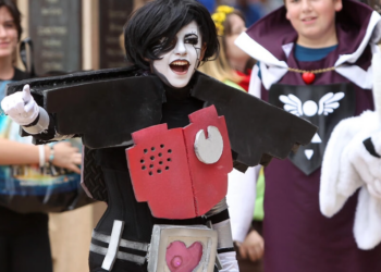 En la convención de videojuegos y cómics de San Diego, una persona emula al personaje Mettaton de 'Undertale'. Foto: AFP.