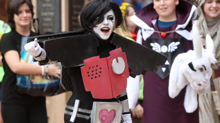 En la convención de videojuegos y cómics de San Diego, una persona emula al personaje Mettaton de 'Undertale'. Foto: AFP.