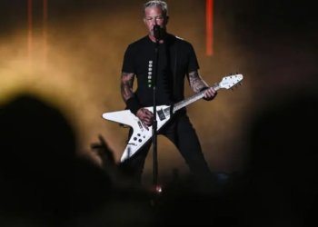 James Hetfield, cantante de la banda estadounidense Metallica, durante el Alive Festival de Oeiras, en Portugal. Foto: AFP.