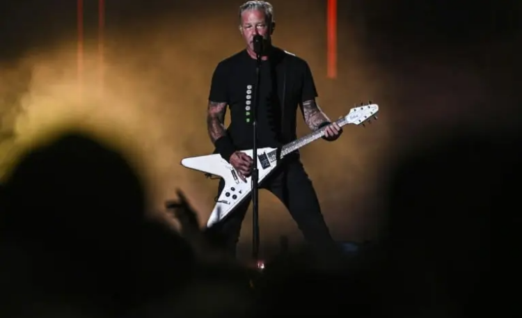 James Hetfield, cantante de la banda estadounidense Metallica, durante el Alive Festival de Oeiras, en Portugal. Foto: AFP.