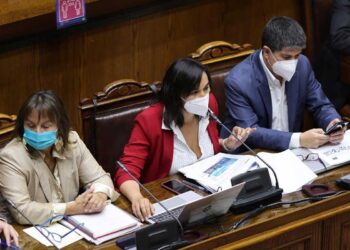 Escándalo en Chile por acusación de jefa de gabinete sobre fallida expulsión de venezolanos
