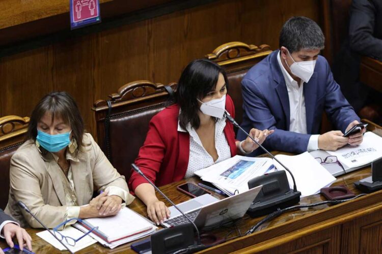 Escándalo en Chile por acusación de jefa de gabinete sobre fallida expulsión de venezolanos