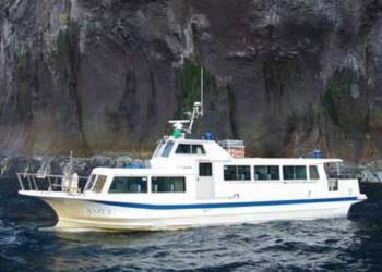 Naufragio de un barco de turismo con 26 personas a bordo en Japón