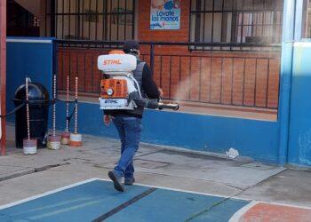Avanza la fumigación de colegios en La Paz