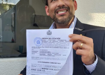 Luis Fernando Camacho recibe citación para declarar en Santa Cruz por el caso Golpe de Estado I