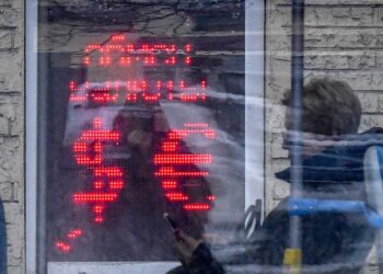 El euro alcanza la paridad con el dólar por primera vez en dos décadas