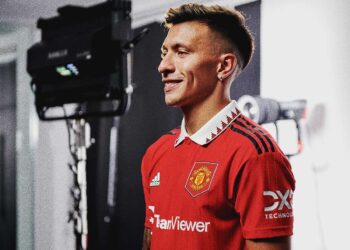Manchester United confirma el fichaje del argentino Lisandro Martínez