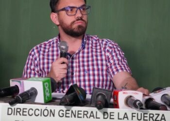 Ministro de Gobierno en conferencia de prensa. Foto: Prensa Del Castillo.