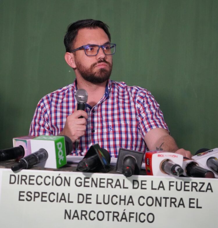 Ministro de Gobierno en conferencia de prensa. Foto: Prensa Del Castillo.