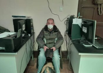 El hombre que agredió verbalmente a dos mujeres. Foto: Twitter Eduardo Del Castillo.
