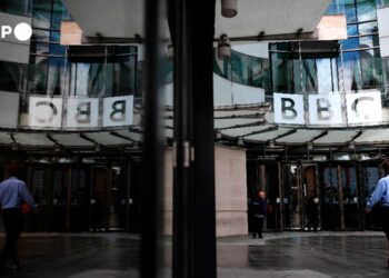 La BBC, obligada a ahorrar, recorta 382 puestos en su servicio internacional