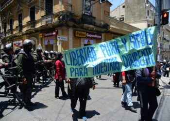 Maestros exigen la liberacion de sus colegas aprehendidos. Foto: Rodwy Cazón