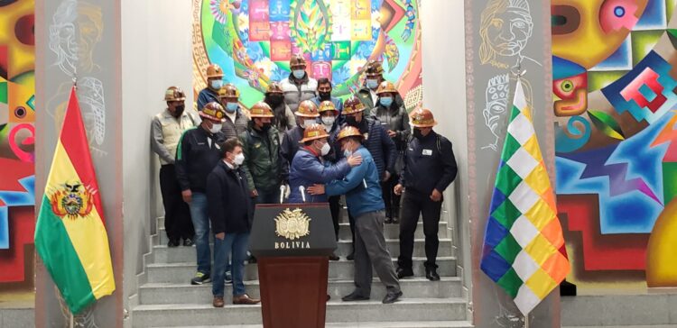 Arce y dirigentes de Ferreco pactan lucha contra la minería ilegal y venta de oro al BCB