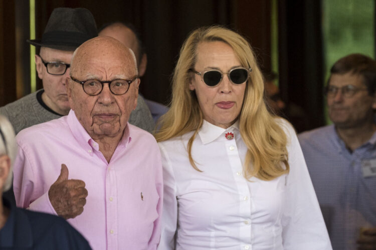 El magnate Rupert Murdoch y la modelo Jerry Hall. Foto: AFP.