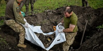 España solicita ser parte en la demanda de Ucrania contra Rusia por genocidio en la CIJ