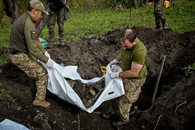 España solicita ser parte en la demanda de Ucrania contra Rusia por genocidio en la CIJ