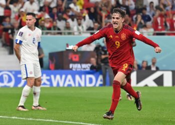 El prodigio español Gavi se gradúa con un recital histórico en Qatar