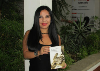 Premian un libro escrito por Giovanna Rivero